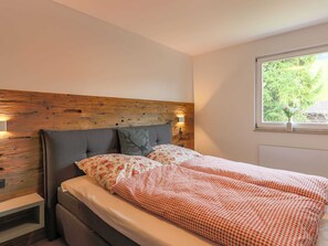 Comfort Apartment, 2 Bedrooms | 8 bedrooms, individually furnished, bed sheets - Chalet With 2 Apartments in Kirchberg (Kirchdorf in Tirol)