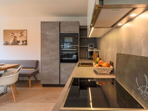 Comfort Apart Daire, 2 Yatak Odası | Özel mutfak | Buzdolabı, mikrodalga fırın, fırın, bulaşık makinesi 