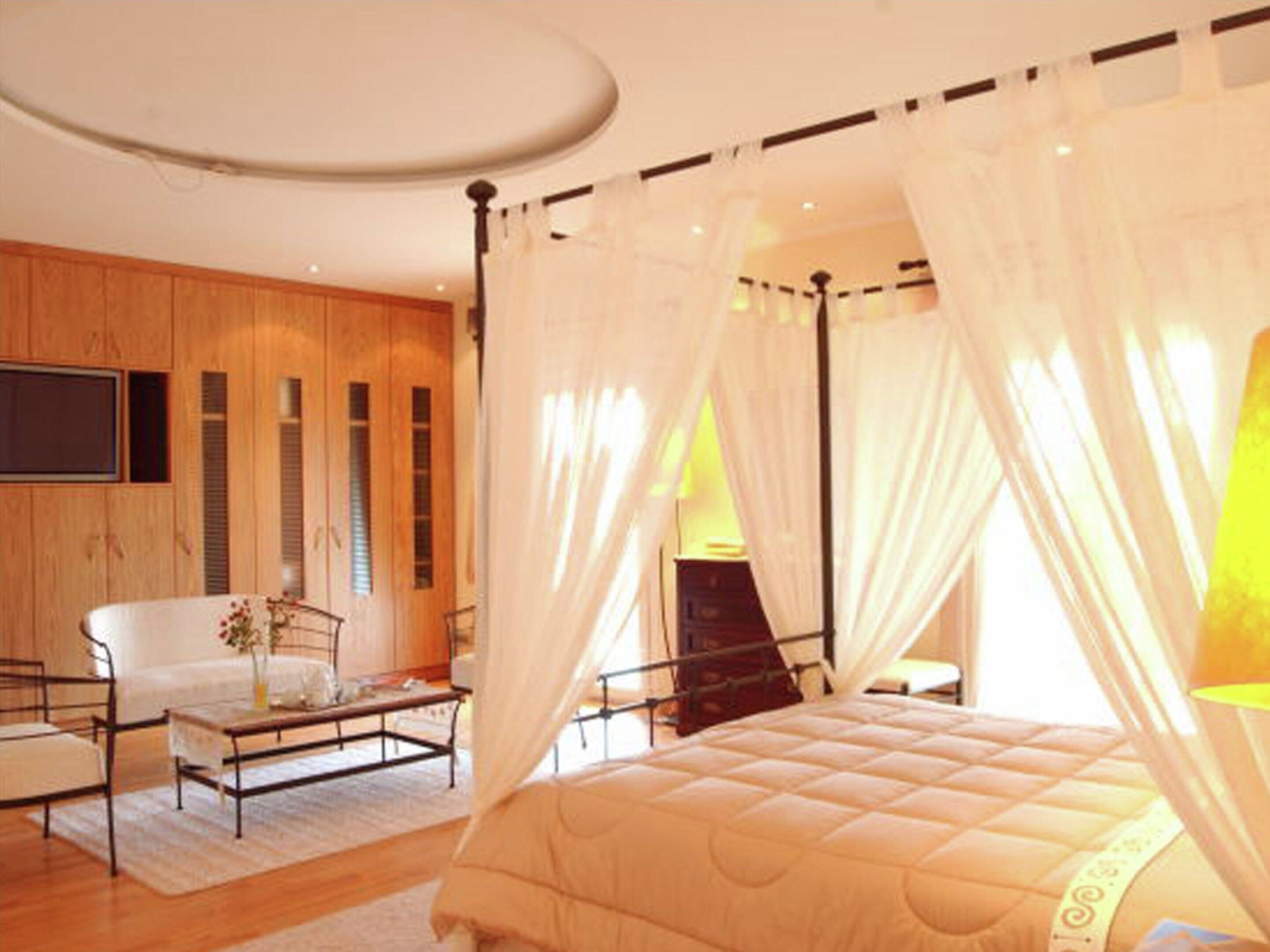 9 bedrooms, individually furnished, bed sheets