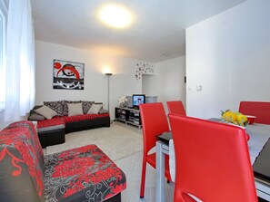 Dining - Tranquil Apartment in Bibinje With Garden (Bibinje)