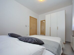 3 chambres, ameublement personnalisé, draps fournis