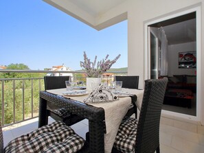 Classic-Apartment, 2 Schlafzimmer | Balkon