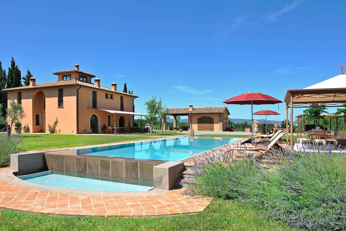 Klassieke villa, 4 slaapkamers | Exterieur