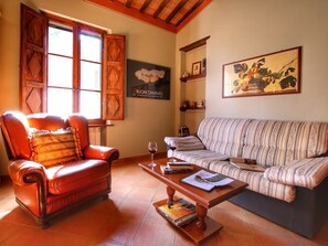 Casa Confort, 2 habitaciones | Sala de estar | Una chimenea