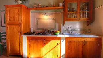 Comfort House, 2 Bedrooms | Private kitchen