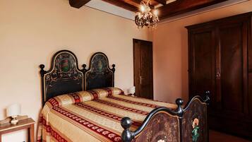 Classic House, 3 Bedrooms | 4 bedrooms, individually furnished, bed sheets