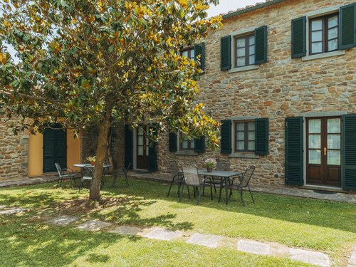 Rustic Farmhouse in Cortona With Swimming Pool
