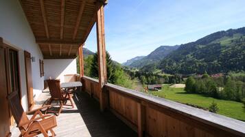 Chalet Deluks, 4 kamar tidur | Balkon