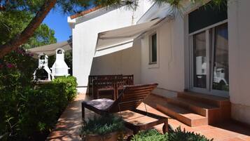 Deluxe House, 6 Bedrooms | Balcony