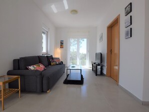 Classic House, 3 Bedrooms | Living room - Quaint Holiday Home in Mandre With Private Garden (Kolan)