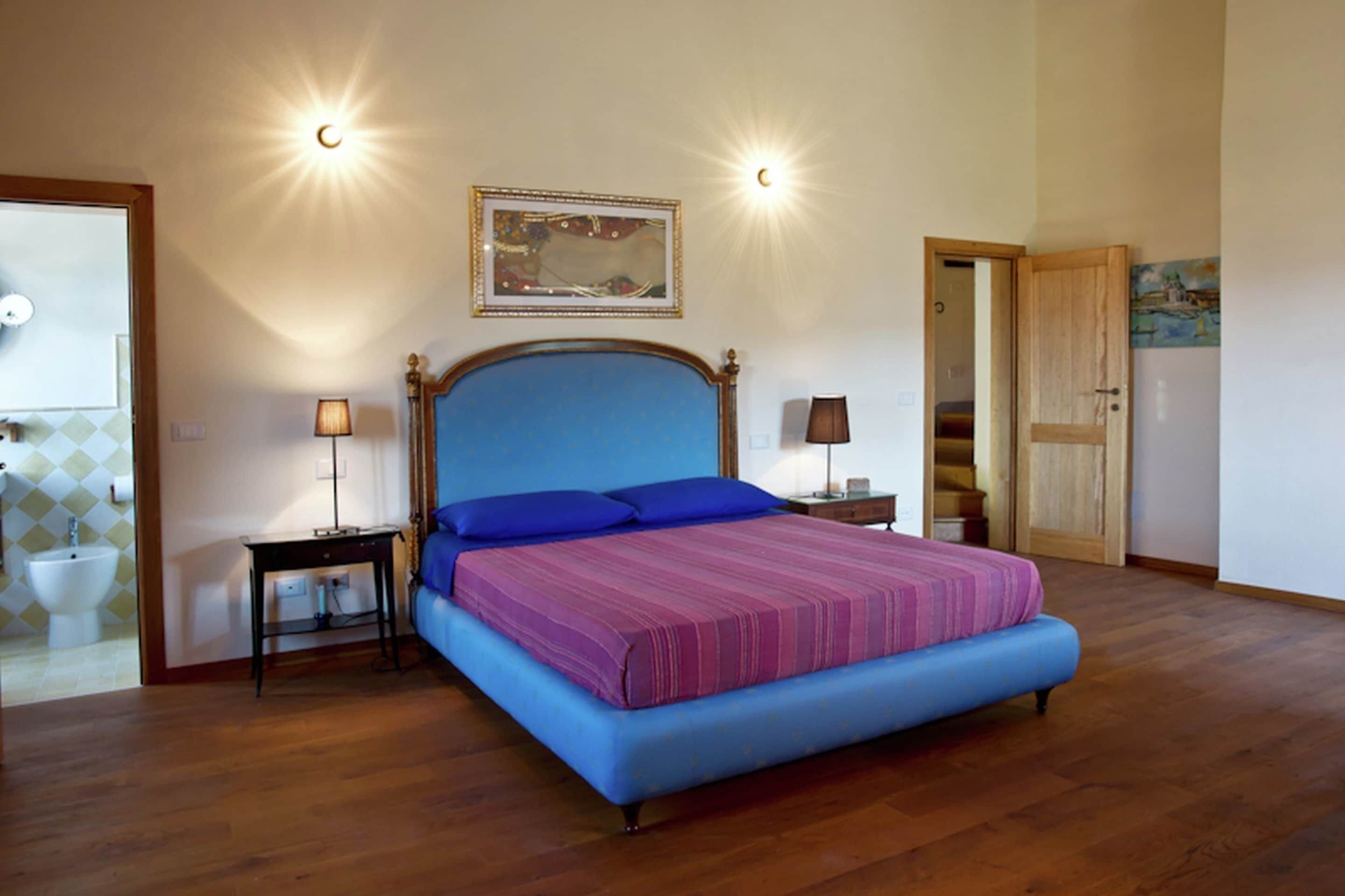 Deluxe House, 3 Bedrooms | 7 bedrooms, individually furnished, iron/ironing board, bed sheets