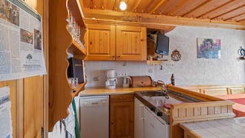 Apartamento Confort, 3 habitaciones | Cocina privada | Frigorífico, microondas, horno y lavavajillas