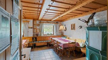 Comfort Apartment, 3 Bedrooms | Dining