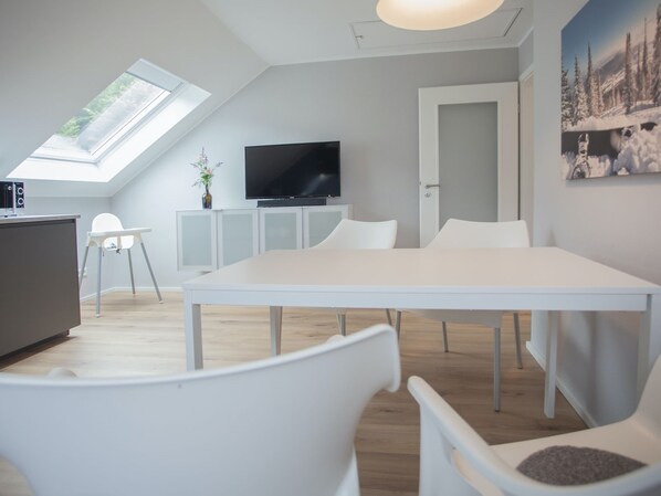 Classic Apartment, 3 Bedrooms | Dining
