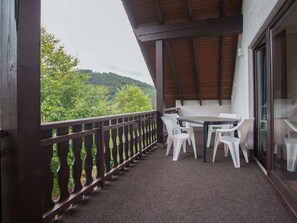 Classic Apartment, 3 Bedrooms | Balcony