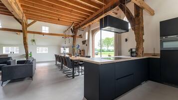 Comfort-Haus, 5 Schlafzimmer | Eigene Küche | Kühlschrank, Ofen, Wasserkocher mit Kaffee-/Teezubehör, Wasserkocher