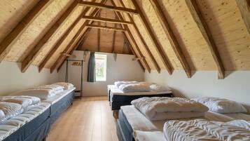 Deluxe-Haus, 3 Schlafzimmer | 18 Schlafzimmer, individuell eingerichtet, Bettwäsche