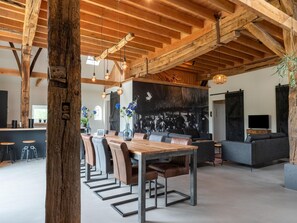 Comfort House, 5 Bedrooms | Tempat makan