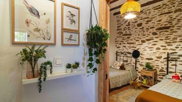 Classic Cottage, 4 Bedrooms | 11 bedrooms, individually furnished, bed sheets