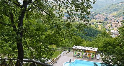 Country Cottage in Marche With Swimming Pool