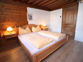 经典独立别墅, 2 间卧室 | 3 多间卧室、床单