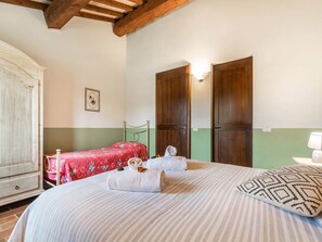 3 bedrooms, bed sheets - Quaint Cottage in Citta Della Pieve With Pool (Citta della Pieve)