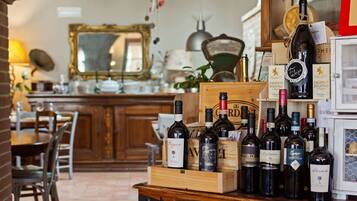 Classic Cottage, 2 Bedrooms | Interior detail