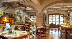 Classic Cottage, 2 Bedrooms | Dining