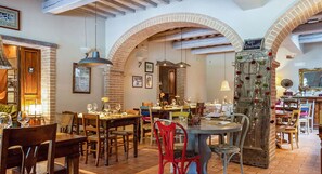 Dining - Quaint Cottage in Citta Della Pieve With Pool (Citta della Pieve)