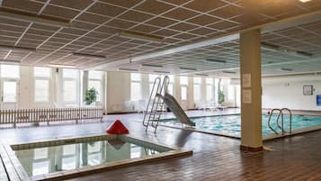 Classic-talo, 2 makuuhuonetta | Uima-allas | Sisäuima-allas, ulkouima-allas