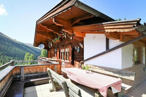 Outdoor dining - Apartment in Hochfugen With a Terrace (Fuegenberg)