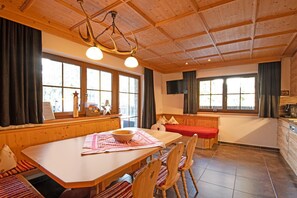 Classic House, 3 Bedrooms | Dining - Apartment in Hochfugen With a Terrace (Fuegenberg)