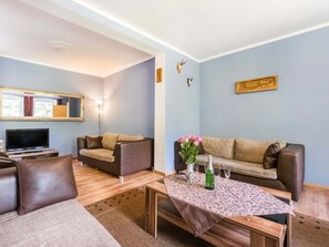 Comfort House, 6 Bedrooms | Living room | DVD player - Ferienhaus in Willingen Unweit vom Skigebiet (Willingen)