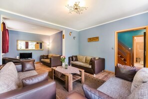 Classic House, 6 Bedrooms | Living room | DVD player - Ferienhaus in Willingen Unweit vom Skigebiet (Willingen)