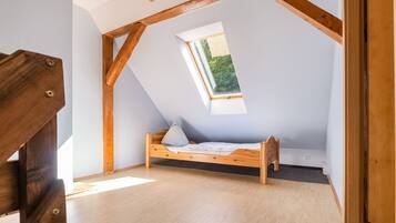 12 Schlafzimmer, individuell eingerichtet