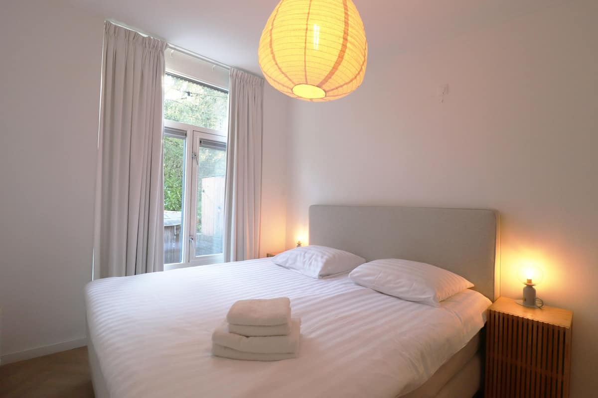 13 bedrooms, individually furnished, bed sheets