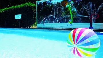 Kolam renang outdoor