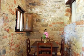 Classic Villa, 1 Bedroom | Dining