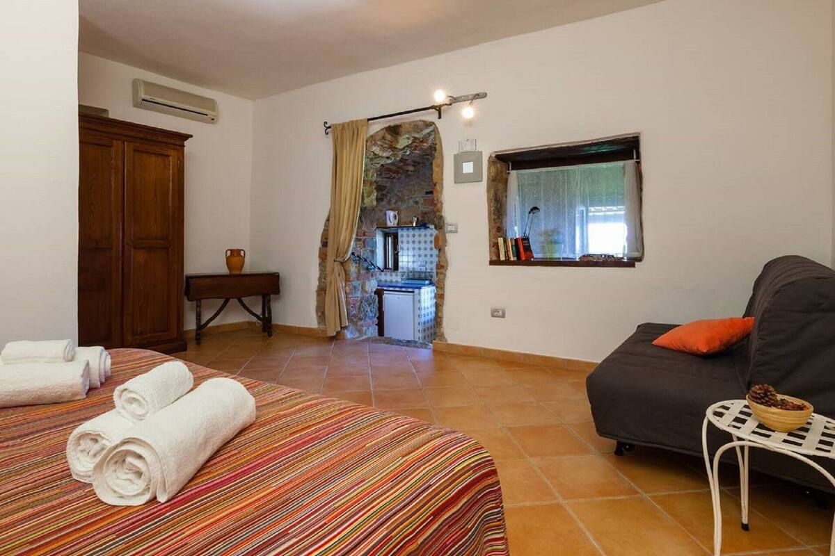 Comfort Villa, 1 Bedroom | 2 bedrooms, individually furnished, bed sheets