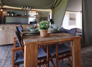 Classic Tent, 4 Bedrooms | Living room - Safari Tent in the Middle of the Fryske Walden (Twijzel)