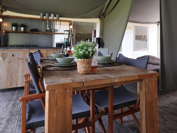 Comfort Tent, 2 Bedrooms | Living room - Safari Tent in the Middle of the Fryske Walden (Twijzel)