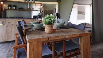 Classic Tent, 4 Bedrooms | Living room