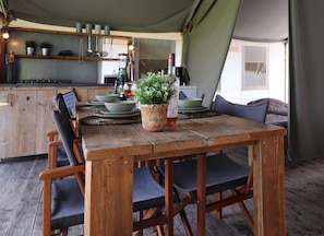 Classic Tent, 4 Bedrooms | Living room