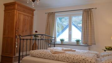 Classic-Apartment, 2 Schlafzimmer | 4 Schlafzimmer, Bettwäsche