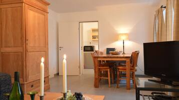 Classic-Apartment, 2 Schlafzimmer | Wohnzimmer | DVD-Player