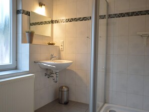 Shower - A Modern Holiday Home by the River Mosel (Moselkern)