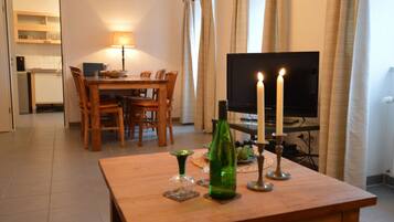 Classic-Apartment, 2 Schlafzimmer | Wohnzimmer | DVD-Player