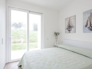 2 عدّة غرف نوم وملاءات أسرّة