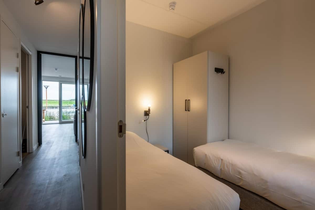 Apartamento clássico, 2 quartos | 21 quartos, individualmente mobiliados, roupa de cama