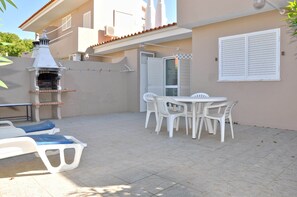 Balcony - Horacio Villa is Located Near the Center of Vilamoura (Loulé)